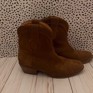 dingo Chestnut Suede Western Ankle Booties
